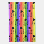 レインボーフラッグブラックライフマター文字LGBTQ キッチンタオル (縦)