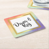 レインボープライドと金ゴールド結婚フレーム スクエアペーパーコースター (アングル)
