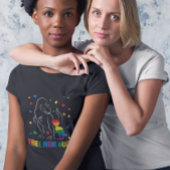 レインボープライドフリー母ハグ恐竜かわいい Tシャツ