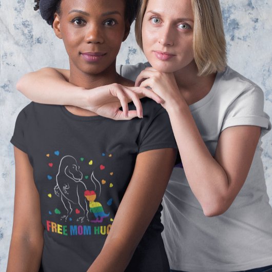 レインボープライド フリーママハグ 恐竜 かわいい Tシャツ