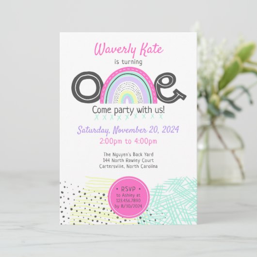 レインボーベビーガール1st誕生日かわいいドードル写真 招待状 (スタンド正面)