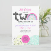 レインボーベビーガール2nd誕生日かわいいドードル写真 招待状 (スタンド正面)