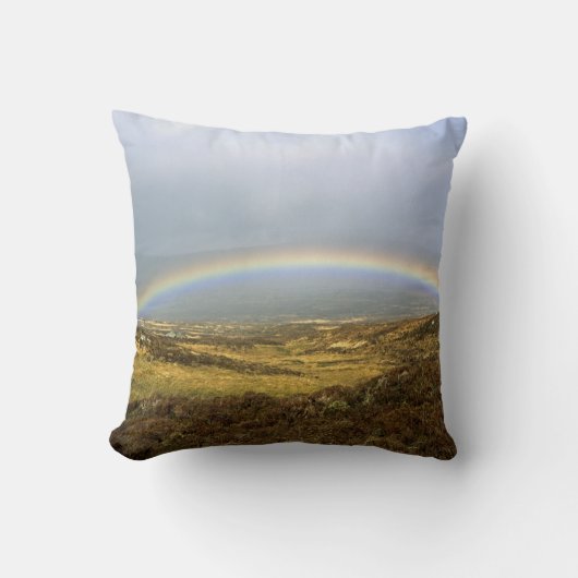 レインボーランノッチムーアスコットランドポストカードポスターフォト クッション (正面)