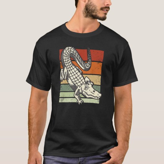 レインボーワニのモチーフをカラフル男性へ Tシャツ (正面)