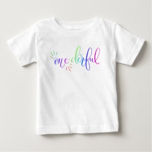 レインボーワンダーフルファースト誕生日カラフルベビーティー ベビーTシャツ