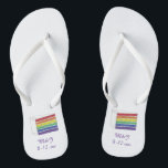 レインボー結婚ズケーキスライスゲイプライド月LGBTQ ビーチサンダル<br><div class="desc">ビーチサンダルはレインボーのケーキのスライスのオリジナルマーカーのイラストレーションを結婚特徴とする。単にあなたの名前でパーソナライズおもしろい結婚式の引き出物!このデザインは他の製品でも利用可能である。あなたは何を探しているか分からない？お連絡客様のために何かを設計するレベッカ。</div>