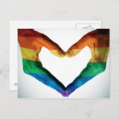 レインボー色彩の鮮やかハートとしての手 ポストカード (正面/裏面)