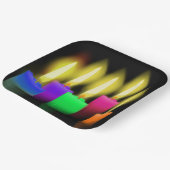 レインボー誕生日キャンドルオンブラック ペーパープレート (傾斜あり)