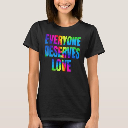 レインボー誰もが愛に値するLGBTQ誇りを持った月 Tシャツ (正面)