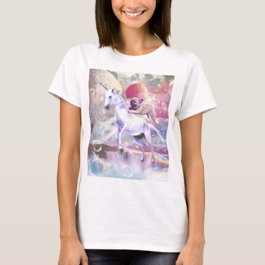 レインボー銀河系パグ宇宙でユニコーンに乗る。 Tシャツ (正面)