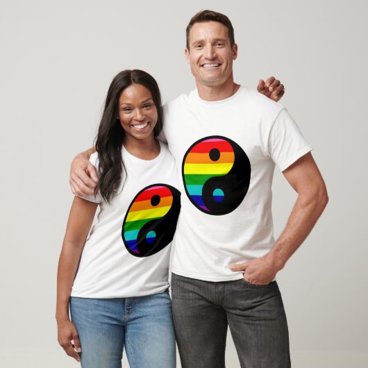 レインボー陰陽LGBTQプライドシンボル Tシャツ (ユニセックス)