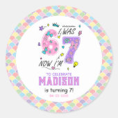 レインボー7歳の誕生日 | 6歳だったのに今は7歳 | 子供 ラウンドシール (正面)
