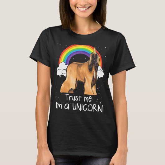 レインボー・アフガンハウンド 私はユニコーンだって信じて 犬 Tシャツ (正面)