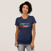 レインボー ラブ ウィンズ ハート LGBT Tシャツ (正面フル)