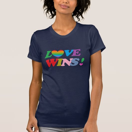 レインボー ラブ ウィンズ ハート LGBT Tシャツ (正面)