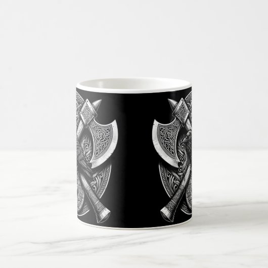 レイヴンとアクシス – 北欧の戦士シールドのウォールアート コーヒーマグカップ (中央)