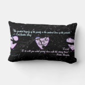 レイヴンのダークラブ白熱［赤熱］光を放つハートと引用文 ランバークッション (裏面)