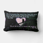 レイヴンのダークラブ白熱［赤熱］光を放つハートと引用文 ランバークッション (正面)