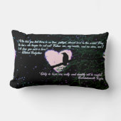 レイヴンのダークラブ白熱［赤熱］光を放つハートと引用文 ランバークッション (正面)