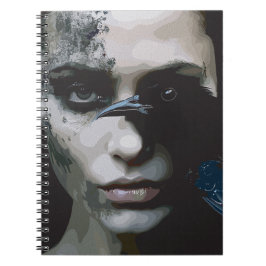 レイヴンを持つ謎の女性 ノートブック