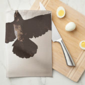 レイヴン飛んでいる&トーテムポールファンタジーアート キッチンタオル (四つ折り)