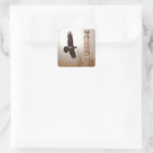 レイヴン飛んでいる&トーテムポールファンタジーアート スクエアシール (バッグ)