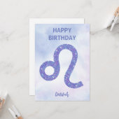 レオかわいらしサインパーソナライズされたパープルハッピーバースデー カード (正面/裏面インサイチュ)