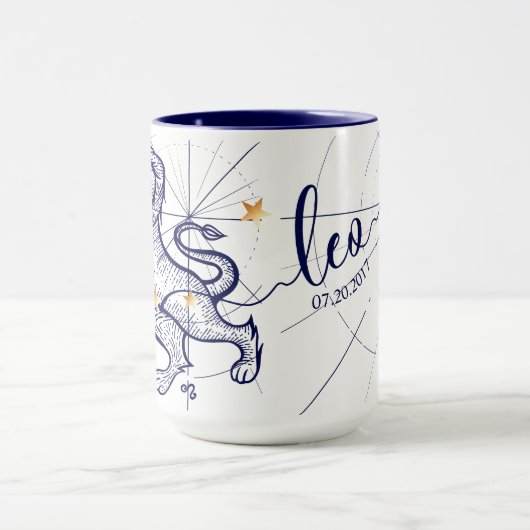 レオの(占星術の)十二宮図の濃紺及び金ゴールドの誕生のマグ マグカップ (中央)