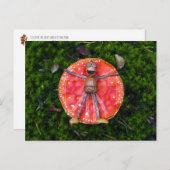 レオナルドのような小妖精や小人がキノコの上に置かれる ポストカード (正面/裏面)