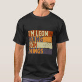 レオンがレオンらしいことをしているジョーク Tシャツ (正面)
