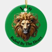 レオ誕生のサイン、ライオン、ハートに支配された。 セラミックオーナメント (正面)