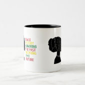 レガシーと進捗の履歴のお祝い ツートーンマグカップ (中央)