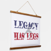 レガシーは脚を持つ 吊り下げ型タペストリー (傾斜あり)