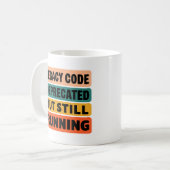 レガシーコードを笑う レトロなプログラマー コーヒーマグカップ (正面左)