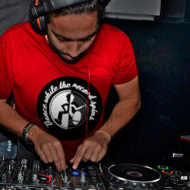 レコードが回転している間にダンスのレトログラフィックTシャツ Tシャツ