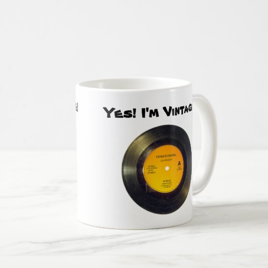 レコードのヴィンテージのカスタムの文字歌 コーヒーマグカップ (正面右)