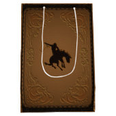 レザーウエスタンワイルドウエストカウボーイバースデーパーティー ミディアムペーパーバッグ (裏面)