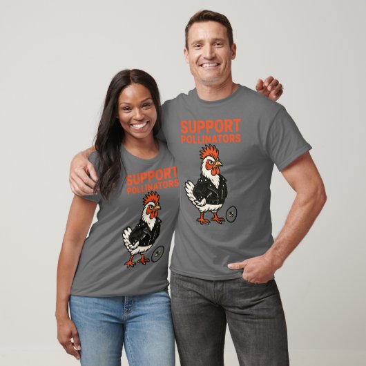 レザージャケットを着たクールな雄鶏 ポリネーターを応援しよう Tシャツ (ユニセックス)