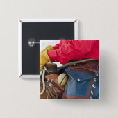 レザーチャップを着た馬のカウボーイ 缶バッジ (正面&裏面)