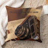 レザーブラウンケースのヴィンテージアナログカメラ クッション (ブランケット)