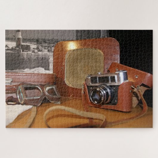レザーブラウンケースのヴィンテージアナログカメラ ジグソーパズル (横)