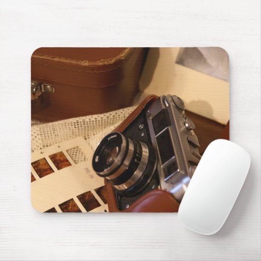 レザーブラウンケースのヴィンテージアナログカメラ マウスパッド (マウス)