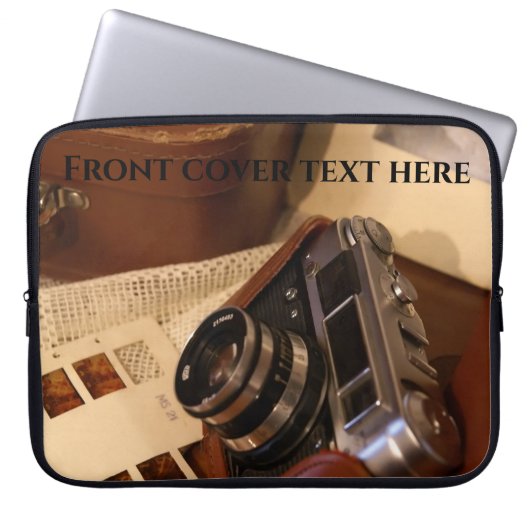 レザーブラウンケースのヴィンテージアナログカメラ ラップトップスリーブ (正面)