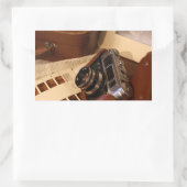 レザーブラウンケースのヴィンテージアナログカメラ 長方形シール (バッグ)