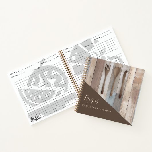 レシピ木製の台所用品の茶色の料理本 ノートブック (内部)