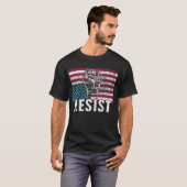 レジストTシャツ - 愛国的な拳 アメリカ国旗 保護 Tシャツ (正面フル)