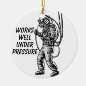 レジリエンスへのダイビング – ヴィンテージ深いシーダイバー セラミックオーナメント (正面)