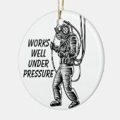 レジリエンスへのダイビング – ヴィンテージ深いシーダイバー セラミックオーナメント (左)