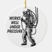 レジリエンスへのダイビング – ヴィンテージ深いシーダイバー セラミックオーナメント (裏面)