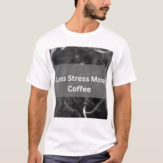 レスストレスモアコーヒー おもしろコーヒー好き タイポグラフィ Tシャツ (正面)